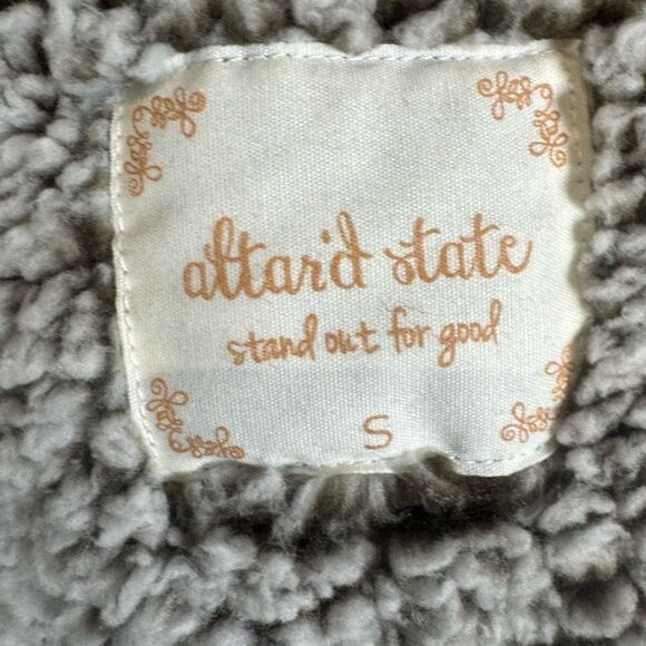 Altar’d State mocha Sherpa lined quilted hooded vest size small - Picture 6 of 7